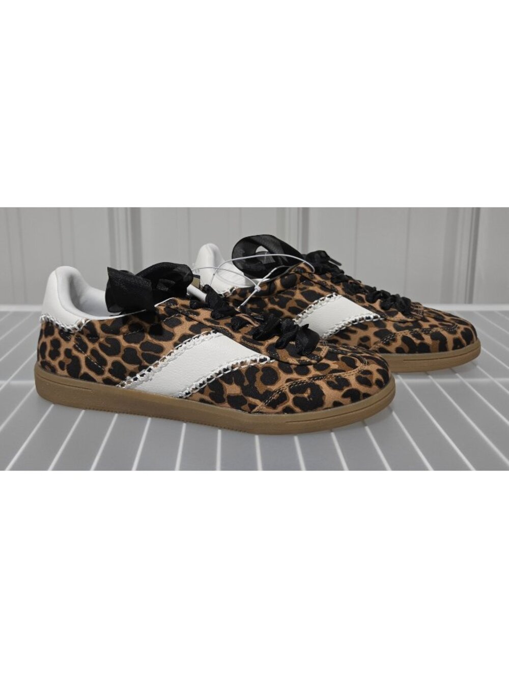 Universal Thread Spencer Animal Print & White Fashion Sneakers - Women's 8.5